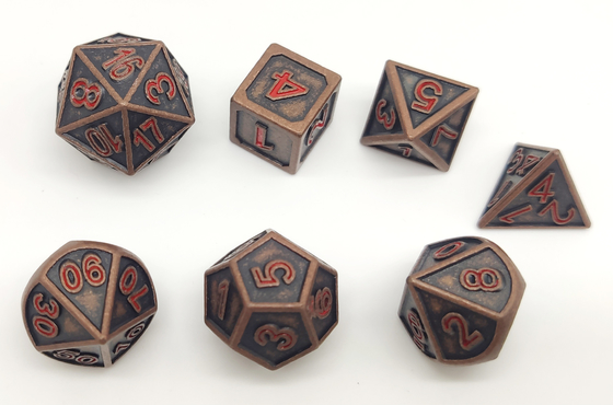 A mão gravou a pintura Mini Dice Set, multi dado do poliedro da função