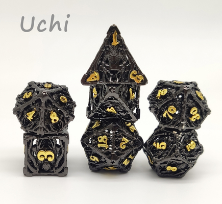 A mão afiada portátil dos dados do RPG do metal lustrou para o Dungeon e o dragão