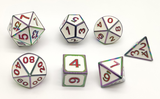 A mão do grupo dos dados do RPG do metal ISO9001 branco cinzelou para o martelo e o Yahtzee