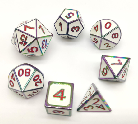A mão do grupo dos dados do RPG do metal ISO9001 branco cinzelou para o martelo e o Yahtzee