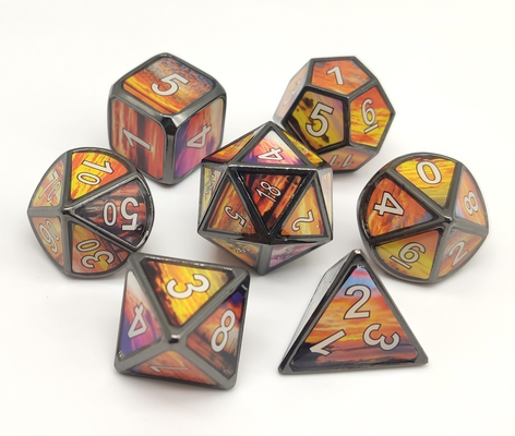 Handcraft o poliedro que o mini RPG corta o material liga de zinco para a coleção