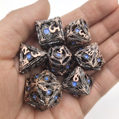 O peso leve chapeado ouro da resina para dados poliédricos da coleção ajustou o jogo de mesa de DND