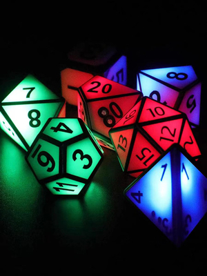 Os dados do metal DND ajustaram dados da resina da borda afiada conduziram dados luminosos