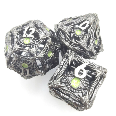A mão lixou os dados de múltiplos propósitos práticos antiusura DND do RPG da precisão