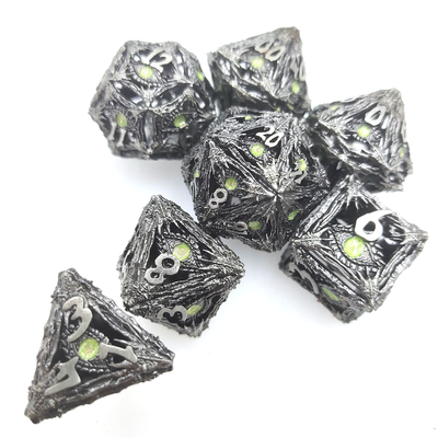 A mão lixou os dados de múltiplos propósitos práticos antiusura DND do RPG da precisão