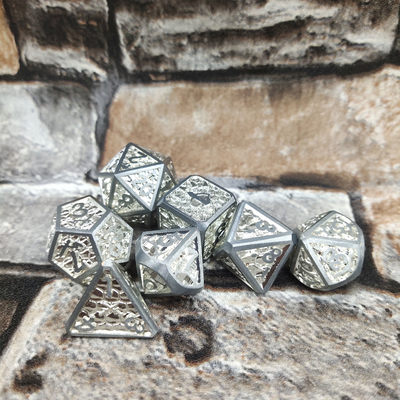 Dados de RPG de metal com borda de cartão esculpidos à mão durável para Savage World poliédrico