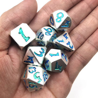 Dados de pôquer pequenos polidos à mão de metal dourado azul de alta temperatura polidos à mão