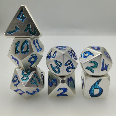 Dados de pôquer pequenos polidos à mão de metal dourado azul de alta temperatura polidos à mão