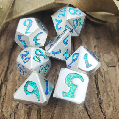Conjunto de dados amigável Multiuso esculpido em metal poliédrico Dados de RPG D6 D8 D10