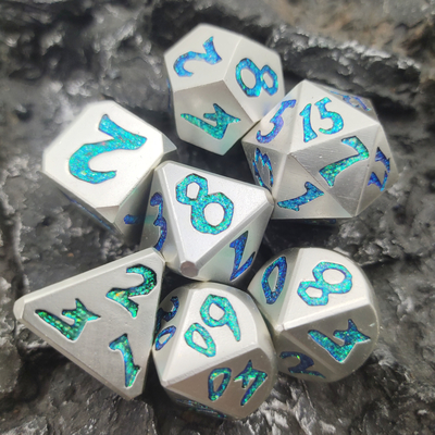 Conjunto de dados amigável Multiuso esculpido em metal poliédrico Dados de RPG D6 D8 D10