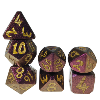 Os dados poliédricos do metal ajustaram o peso leve do manual dos dados do jogo luxuoso