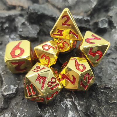Grupo poliédrico luxuoso dos dados do D4, do D6, do D8, do D10, do D12, do D20 e de D% para jogos de cartas do RPG