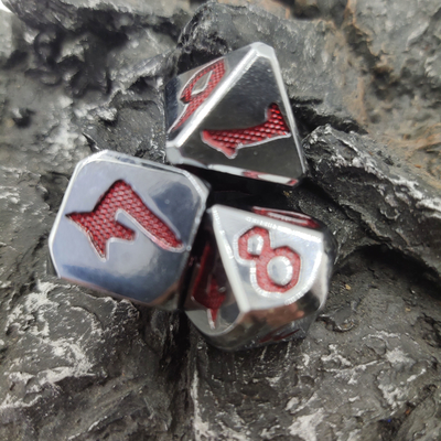 Conjunto multiuso de dados de metal minúsculos dados poliédricos vermelhos para masmorras e dragões vermelho prateado