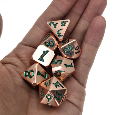 Variedade de cores conjunto de dados poliédrico borda afiada metal verde não tóxico para jogo de rpg