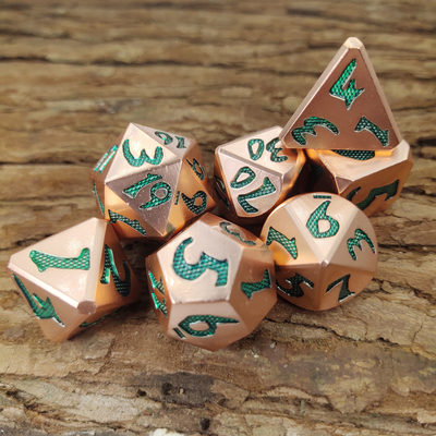 Dados de metal personalizados resistentes ao desgaste Poliédricos Sete dados RPG Material de cobre Verde