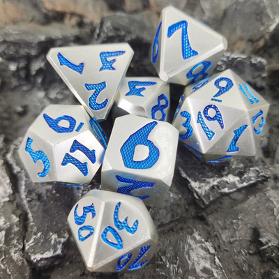 Luxo 7 peças conjunto resistente para masmorras e mão de dragão despejando dados poliédricos prata azul para rpg e jogo dnd