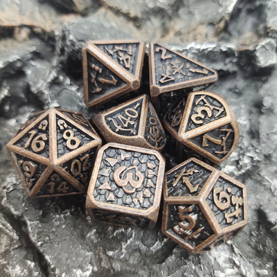 O dado do metal pesado ajusta o desgaste - grupo poliédrico Handcrafted resistente dos dados