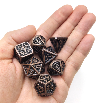 O dado do metal pesado ajusta o desgaste - grupo poliédrico Handcrafted resistente dos dados