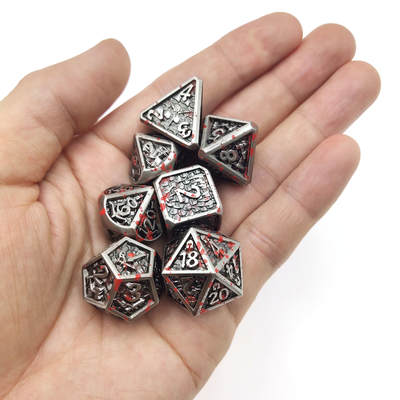 Jogo de mesa RPG de metal Dice Bordas afiadas Liqui Role Playing Dice Games