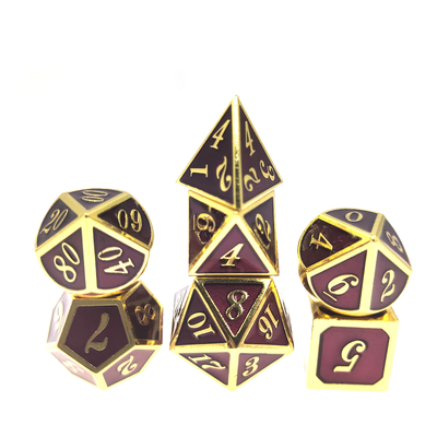 O RPG pesado do metal corta bordas que afiadas puras os micro dados ajustam o verde poliédrico cor-de-rosa da porca jovem