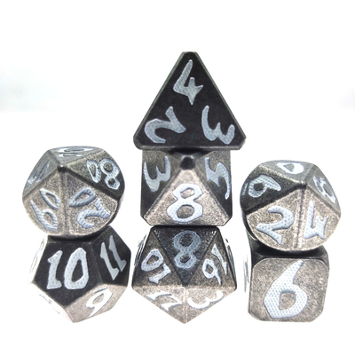 Os dados Nontoxic do jogo do Rpg ajustaram o manual prático poliédrico que mói dados minúsculos