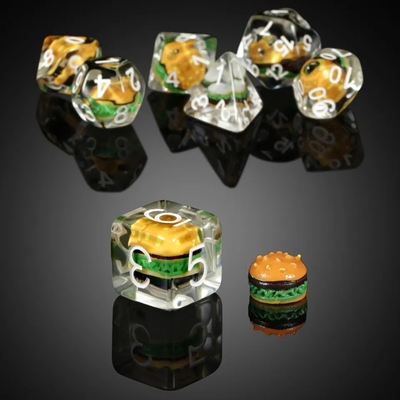 Conjunto de dados DND poliédrico personalizado para jogos de hambúrguer