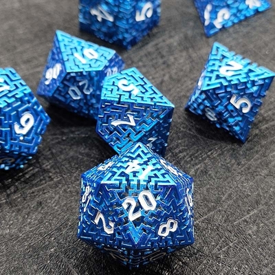 Desenho de dados metálicos de labirinto oco DND Krusu's Call RPG Multifacetado