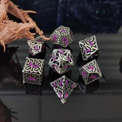 Intertwined Hollow DND RPG Metal Dice Dragon And Underground City Board Game (Jogo de Tabuleiro de Dragão e Cidade Subterrânea)