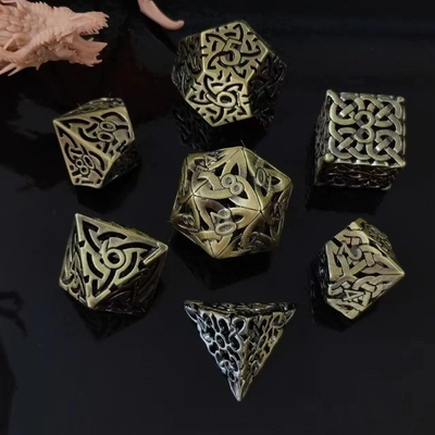 Intertwined Hollow DND RPG Metal Dice Dragon And Underground City Board Game (Jogo de Tabuleiro de Dragão e Cidade Subterrânea)