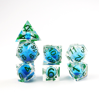 O conjunto de dados de jogos de mesa de resina natural azul líquido transparente
