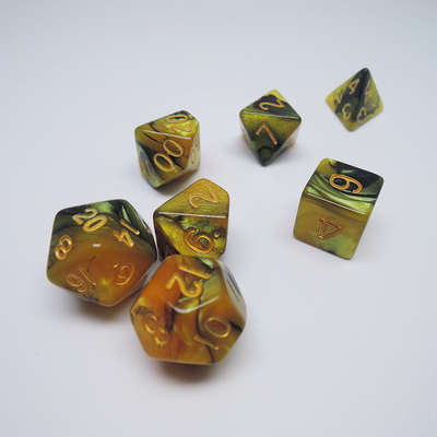 Yellow and Black Marble Resin RPG Dice Descrição