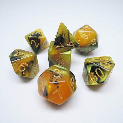 Yellow and Black Marble Resin RPG Dice Descrição
