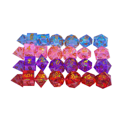 Roumine e personagens de resina de tiras coloridas jogam um conjunto de dados multi-noodle Dragon e Dungeon dnd dados