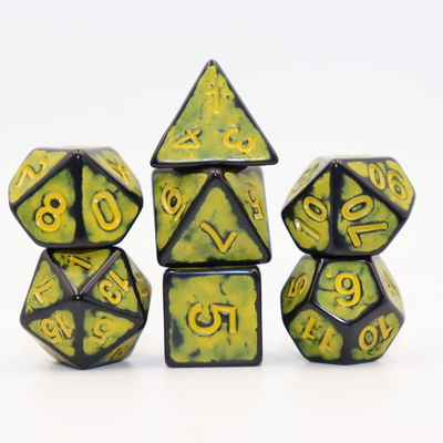 Antigo jogo de dados de retaguarda preta de resina vermelha