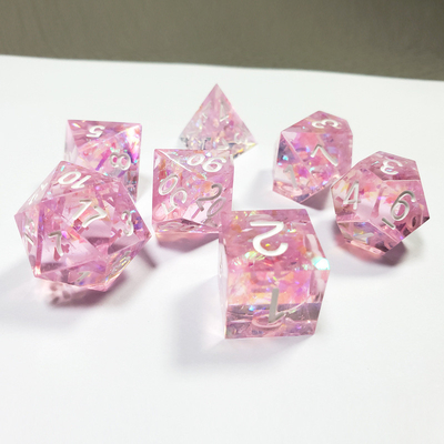 Resina de cristal rosa, jogo de dados Dragão e masmorra.