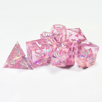 Resina de cristal rosa, jogo de dados Dragão e masmorra.