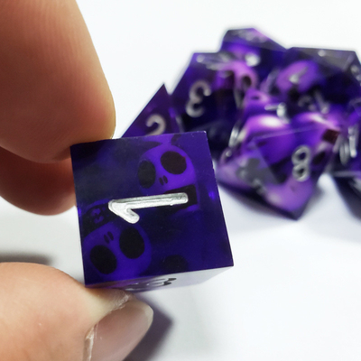O jogo de dados de resina de Crânio de Cristal Roxo Dragon and Dungeon