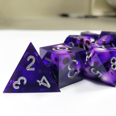 O jogo de dados de resina de Crânio de Cristal Roxo Dragon and Dungeon