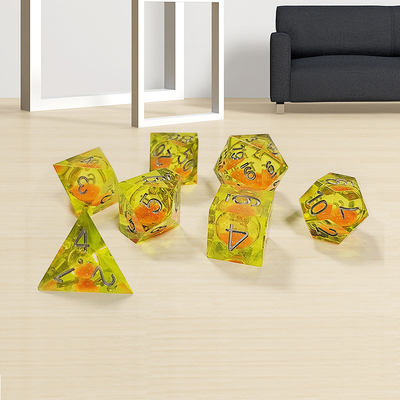 Resina de areia de fluxo amarelo dados poliédricos artesanato 7PCS