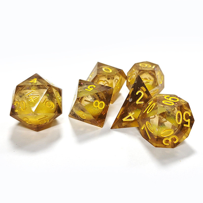 Resina de areia de fluxo amarelo dados poliédricos artesanato 7PCS