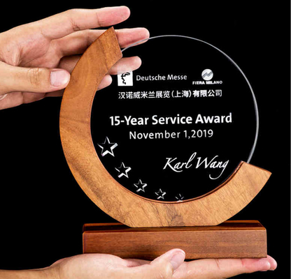Troféus de resina personalizados Troféu de combinação de cristal e madeira sólida