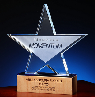 Trofeus de resina personalizados de base de madeira Trofeus de cristal personalizados