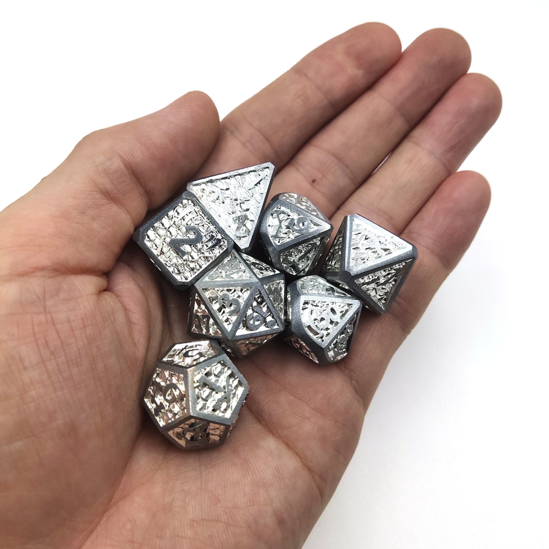Dados de RPG de metal com borda de cartão esculpidos à mão durável para Savage World poliédrico