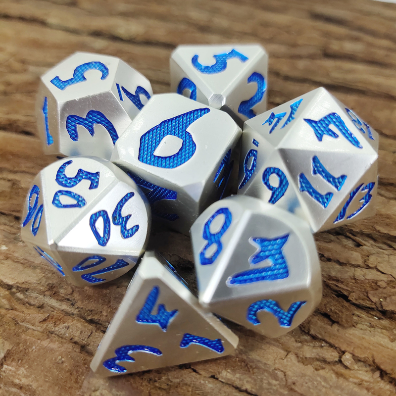 Luxo 7 peças conjunto resistente para masmorras e mão de dragão despejando dados poliédricos prata azul para rpg e jogo dnd