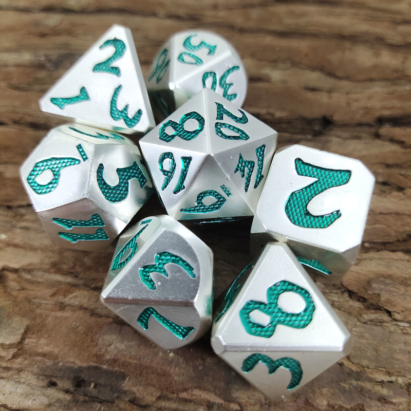 Os dados da resina da borda afiada ajustaram o metal para o Dungeon e o Dragon Hand Pouring Polyhedral