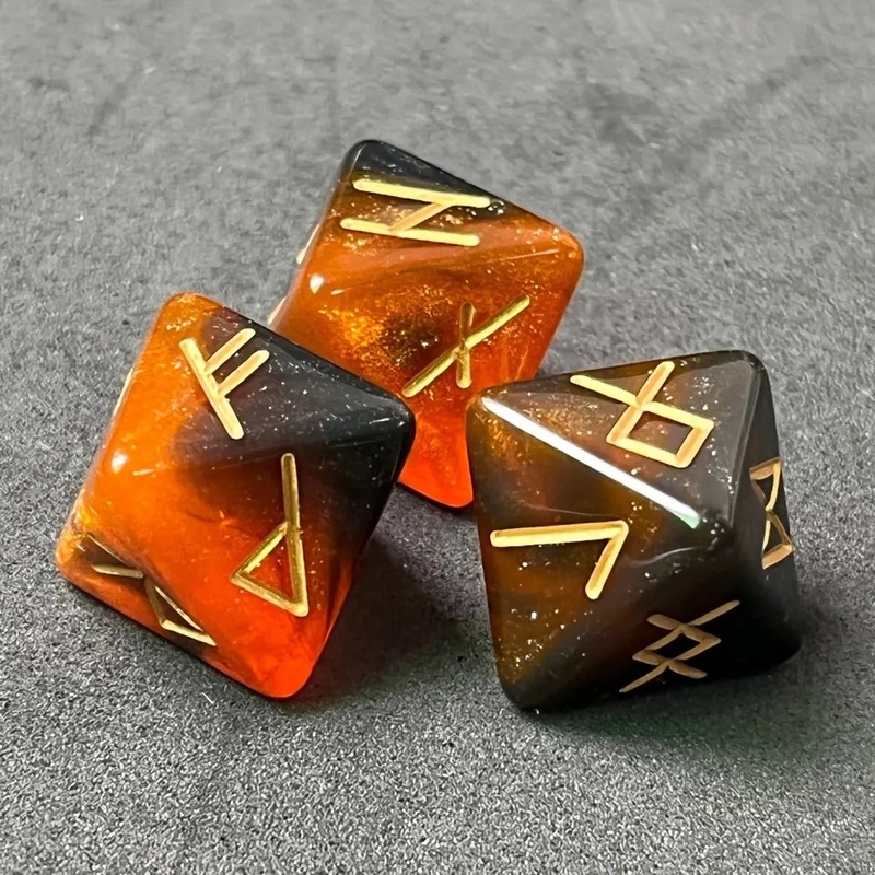 D8 Runas Viking dados poliédricos de labradorita Futhark / Divinação dados para olhar para o cristal