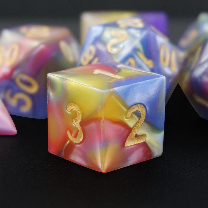 Três cores de resina de mármore Rpg dados com logotipo universal